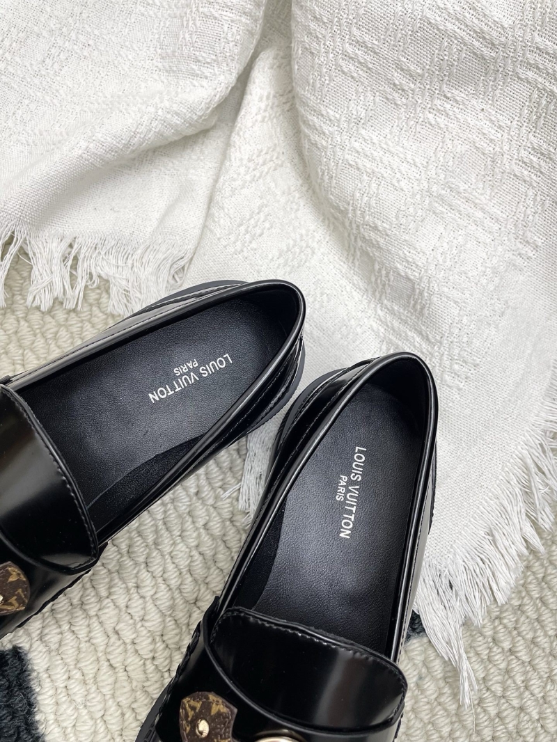 l0vis Vvtt0n loafers